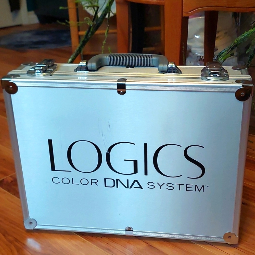 Metal case from Logics Color DNA System